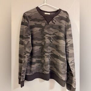 Abercrombie & Fitch Men's Gray Camouflage Crewneck Sweater